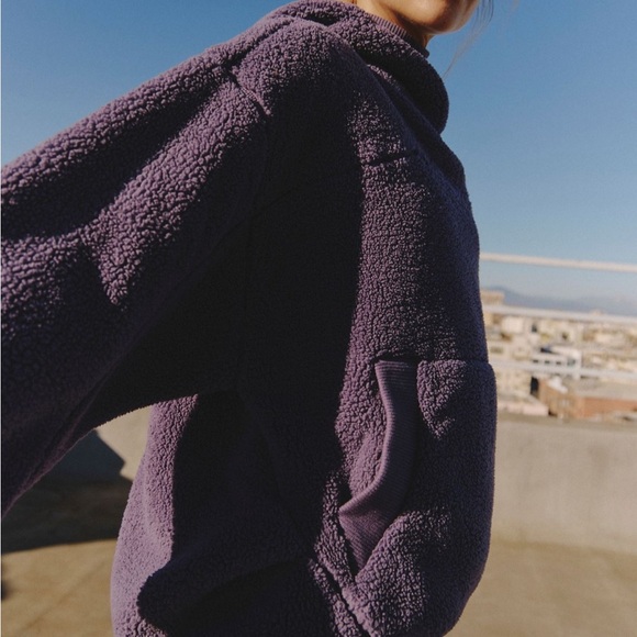 SCOUT IT OUT FLEECE PULLOVER IN GRAPHITE - Picture 3 of 4